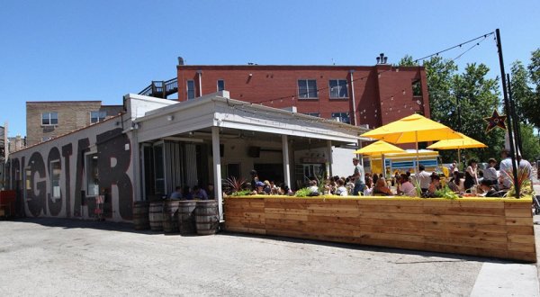 This Restaurant In Illinois Used To Be A Service Center And You’ll Want To Visit