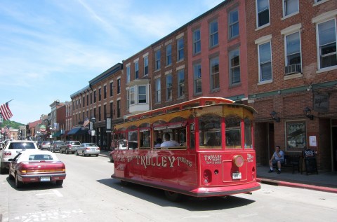 There's A Magical Trolley Ride In Illinois That Most People Don't Know About
