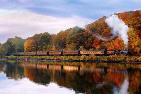 Take This Fall Foliage Train Ride Through Connecticut For A One-Of-A-Kind Experience