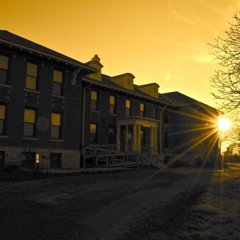 The Story Behind This Haunted Abandoned Asylum In Iowa Is Truly Creepy