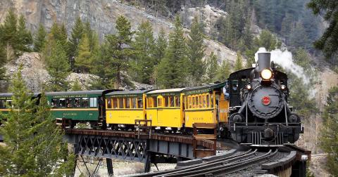 Take This Fall Foliage Train Ride Through Colorado For A One-Of-A-Kind Experience