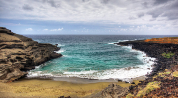 11 Breathtaking Hawaiian Beaches You Can Only Reach On Foot