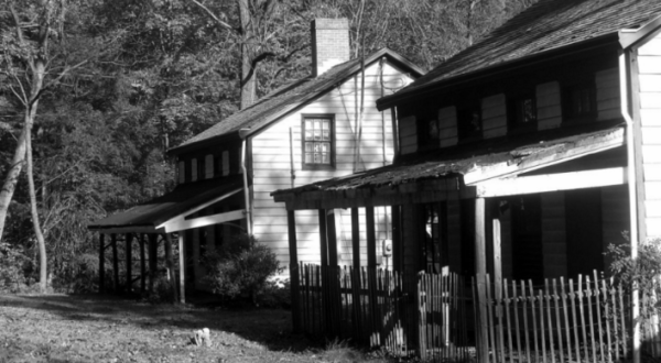 This Spooky Small Town In New Jersey Could Be Right Out Of A Horror Movie