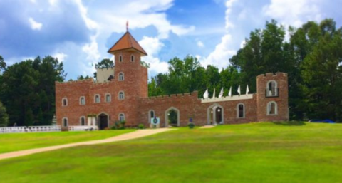 Entering This Hidden Mississippi Castle Will Make You Feel Like You’re In A Fairy Tale