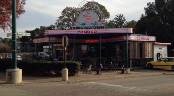 This Restaurant In Louisiana Used To Be A Gas Station And You’ll Want to Visit