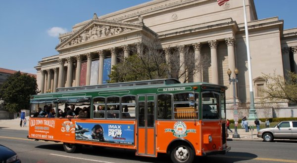 There’s A Magical Trolley Ride In Washington DC That Most People Don’t Know About
