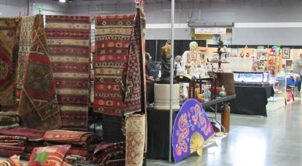 Everyone In Portland Should Visit This Epic Flea Market At Least Once