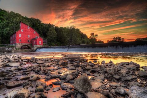 Most People Don't Know The Tragic Story Behind New Jersey's Most Photographed Building