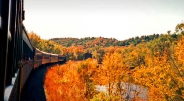 Take This Fall Foliage Train Ride Through Wisconsin For A One-Of-A-Kind Experience