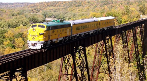 Take This Fall Foliage Train Ride Through Iowa For A One-Of-A-Kind Experience