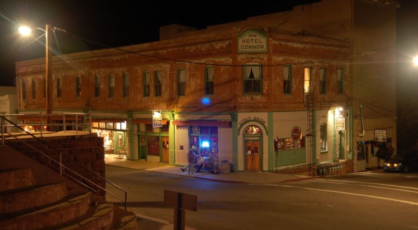 What You’ll Find On These 7 Ghost Tours In Arizona Will Send Shivers Down Your Spine