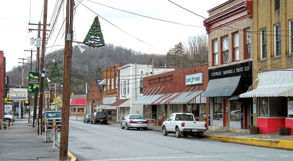 Step Inside The Quaint West Virginia Town With Only One Traffic Light