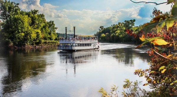 This Scenic Boat Tour Will Show You Minnesota’s Fall Colors Like Never Before