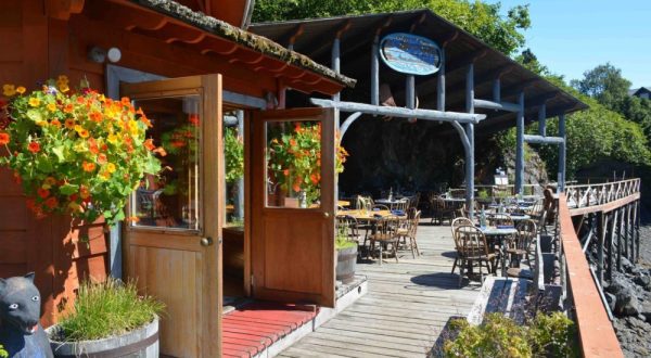 The Tiny Town In Alaska With The Most Mouthwatering Restaurant