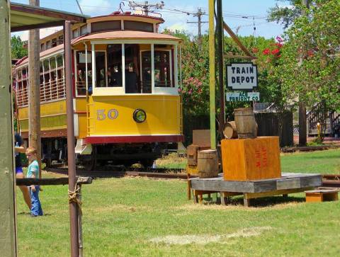 There's A Magical Trolley Ride In Arkansas That Most People Don't Know About