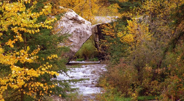 This Charming South Dakota Town Is Picture Perfect For An Autumn Day Trip