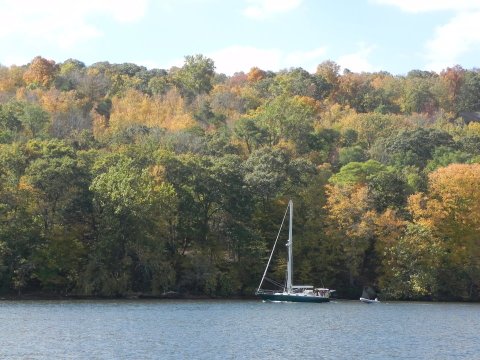 Take This Connecticut Boat Tour To Experience Phenomenal Fall Foliage