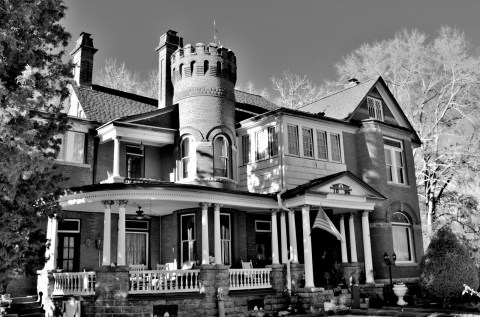 The Story Behind This Haunted Castle In Georgia Will Chill You To The Bone
