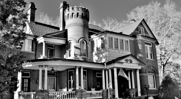 The Story Behind This Haunted Castle In Georgia Will Chill You To The Bone