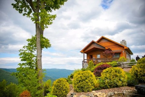 These 9 Cozy Cabins Are Everything You Need For The Ultimate Fall Getaway In North Carolina