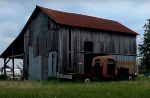 This Sinister Farmhouse In Indiana Will Give You Nightmares