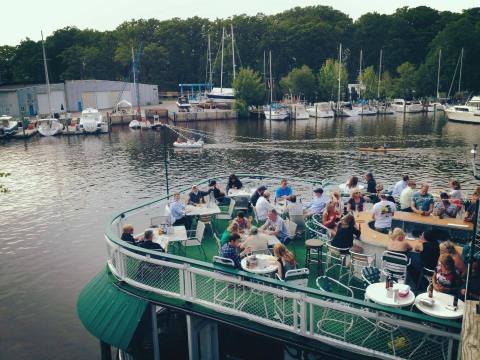 8 Michigan Restaurants Right On The River That You’re Guaranteed To Love