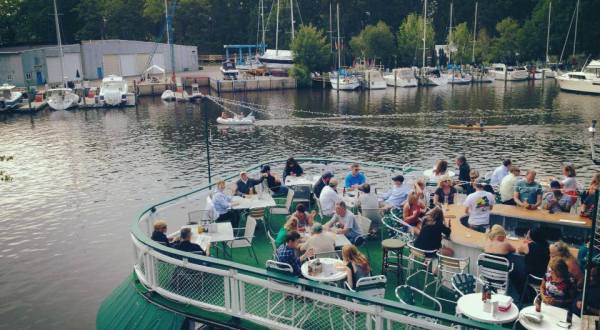 8 Michigan Restaurants Right On The River That You’re Guaranteed To Love