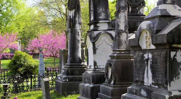 These 10 Haunted Cemeteries In Arkansas Are Not For the Faint of Heart