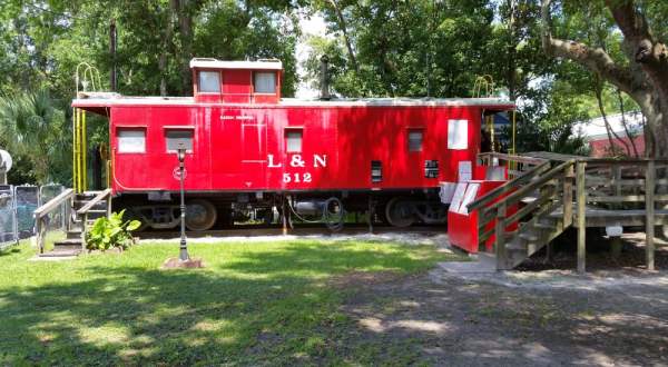 This Ice Cream Shop Inside A Mississippi Train Will Bring Out Your Inner Child