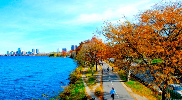 This Fall Foliage Bike Tour Through Massachusetts Is What Dreams Are Made Of