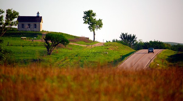 10 Country Roads In Kansas That Are Pure Bliss In The Fall