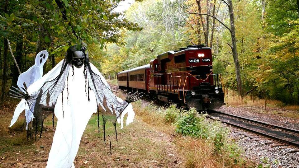 The Haunted Train Ride Through Pennsylvania That Will Terrify You In The Be...