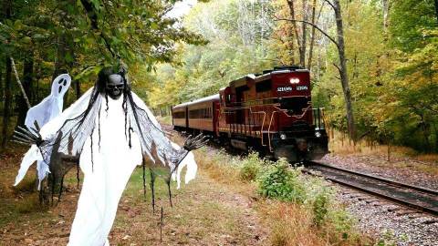 The Haunted Train Ride Through Pennsylvania That Will Terrify You In The Best Way Possible