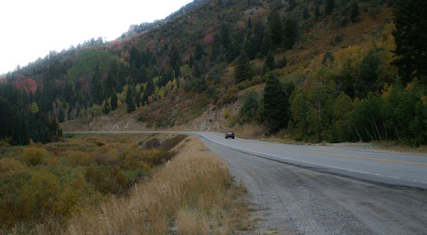 Driving On This Haunted Road In Utah After Dark Is Truly Terrifying