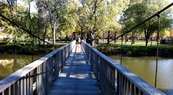 The Terrifying Swinging Bridge In Illinois That Will Make Your Stomach Drop