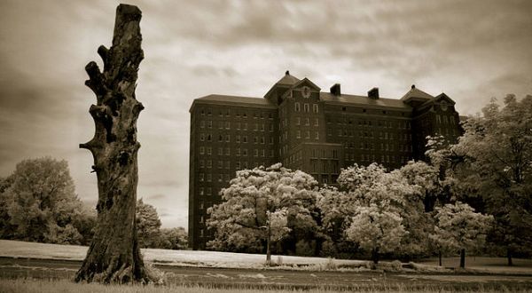 Most People Don’t Know The Story Behind Long Island’s Decaying Insane Asylum