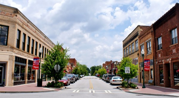 It’s Impossible To Drive Through This Delightful Georgia Town Without Stopping