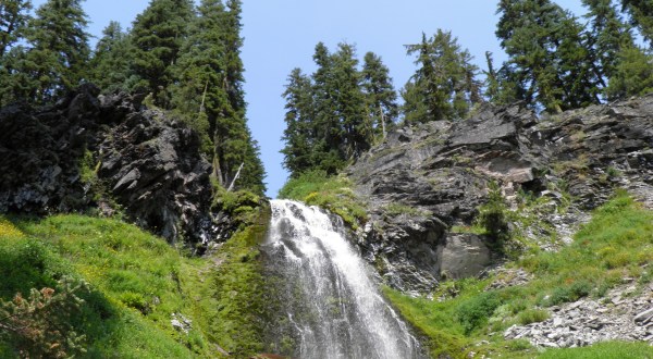 The Beautiful 2-Mile Hike In Oregon That Leads To An Enchanting Hidden Waterfall