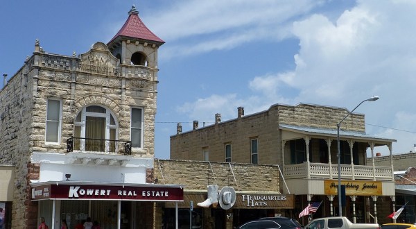 This Charming Texas Town Is Picture Perfect For An Autumn Day Trip