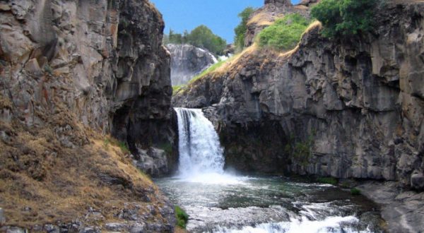 The Little-Known Waterfall In Oregon That’s The Perfect Day Trip Destination