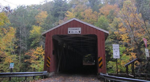 7 Country Roads Near Pittsburgh That Are Pure Bliss In The Fall