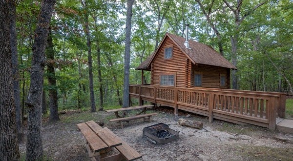 These 10 Cozy Cabins Are Everything You Need For The Ultimate Fall Getaway In Missouri