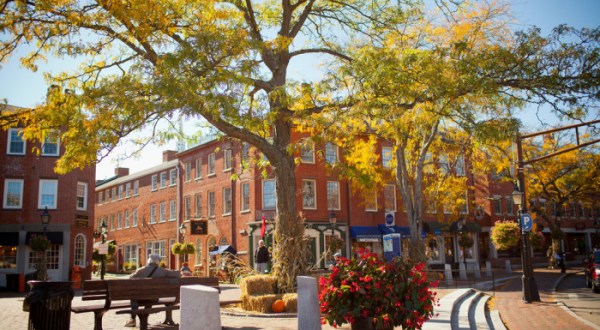 This Charming Massachusetts Town Is Picture Perfect For An Autumn Day Trip