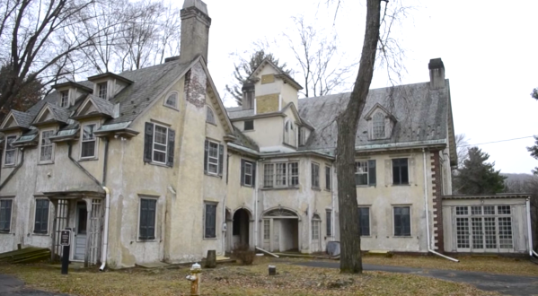 Step Inside This Historic Mayoral Mansion That’s Crumbing In America’s Midwest