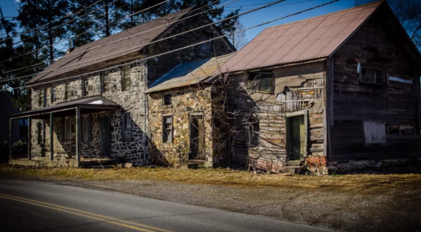 This Abandoned Blacksmith Shop In America’s Midwest Is A Slice Of Colonial History