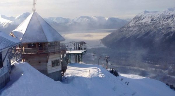 This Restaurant In Alaska Is Located In The Most Unforgettable Setting