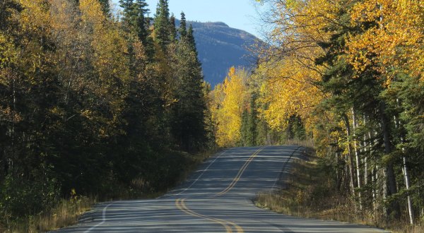 13 Country Roads In Alaska That Are Pure Bliss In The Fall