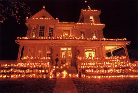 There's No Halloween House In The World Like This One In West Virginia
