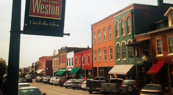 This Charming Missouri Town Is Picture Perfect For An Autumn Day Trip