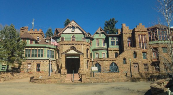 The Story Behind This Haunted Castle In Colorado Will Chill You To The Bone